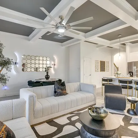 4 Mi To Nrg Stadium Luxurious Houston Townhome!